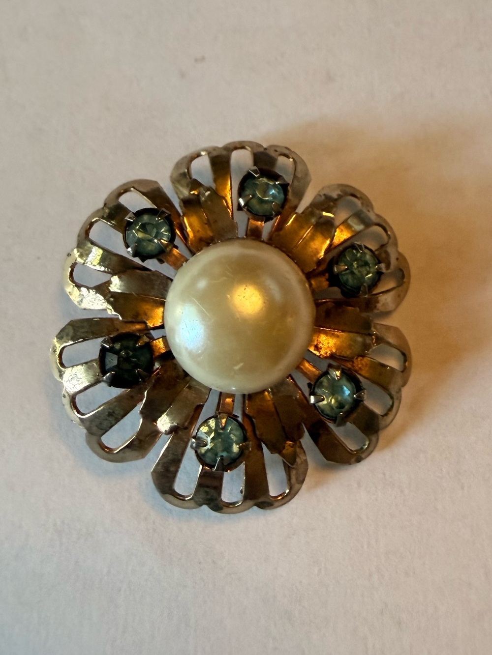 Pearl Center Floral Brooch with Green Rhinestones - Women Jewelry